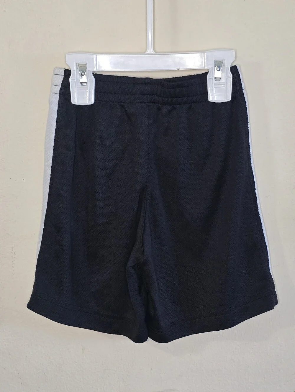 Nike Boys Athletic Shorts Size 6 Black White Mesh Swoosh 5-6Y Sport Training Kid